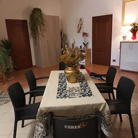 לינה וארוחת בוקר Ilary's Home's